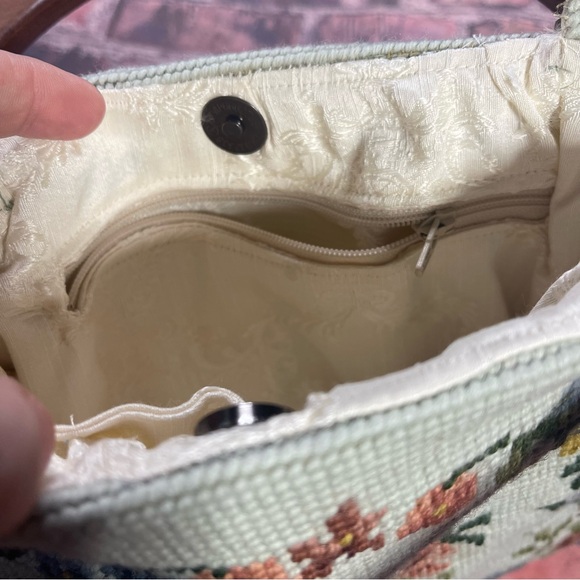 Vintage Handcrafted Floral Tapestry Handbag Needlepoint Cutch Bag Wooden Handle - Picture 10 of 14